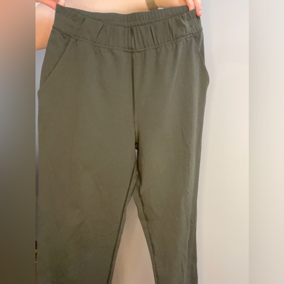 Aritzia weekender pant in green size small - Picture 4 of 4